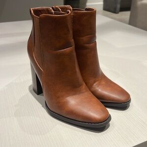 Maurra slip on boots chunky heel in cognac/brown size 6.5